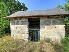 LA CHARTRE SUR LE LOIR (72) - Breathtaking view of the Loir river - Renovated family home with exceptional garden, 500m from the town centre
