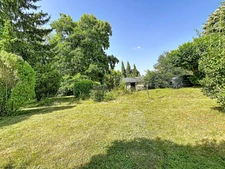 LA CHARTRE SUR LE LOIR (72) - Breathtaking view of the Loir river - Renovated family home with exceptional garden, 500m from the town centre