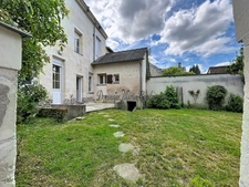 LA CHARTRE-SUR-LE-LOIR – Maison de caractère 118 m² | Jardin, dépendance, parking privé, 5 chambres