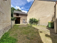 LA CHARTRE-SUR-LE-LOIR – Maison de caractère 118 m² | Jardin, dépendance, parking privé, 5 chambres