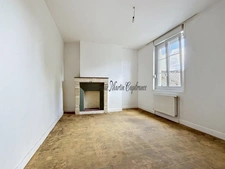 LA CHARTRE-SUR-LE-LOIR – Maison de caractère 118 m² | Jardin, dépendance, parking privé, 5 chambres