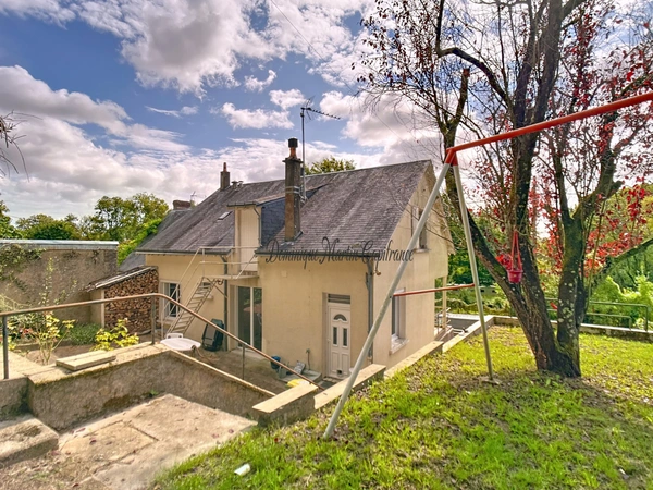 PONCÉ-SUR-LE-LOIR (72)-MAISON A VENDRE–2 CHAMBRES- GARAGE - JARDIN