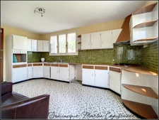 Dpt Sarthe (72), à vendre LA CHARTRE SUR LE LOIR maison P6 de 132,48 m² - Terrain de 629,00 m² - cave-balcon- terasse