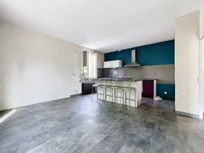 PONCÉ-SUR-LE-LOIR (72) - HOUSE FOR SALE - 4 BEDROOMS, INDEPENDENT SPACE, GARAGE AND OUTBUILDING - READY TO MOVE IN