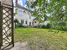 LA CHARTRE-SUR-LE-LOIR – Maison de caractère 118 m² | Jardin, dépendance, parking privé, 5 chambres