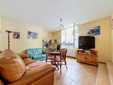 Immeuble à vendre LA CHARTRE-SUR-LE-LOIR (72)MMEUBLE DE RAPPORT – COMMERCE + 2 APPARTEMENTS 