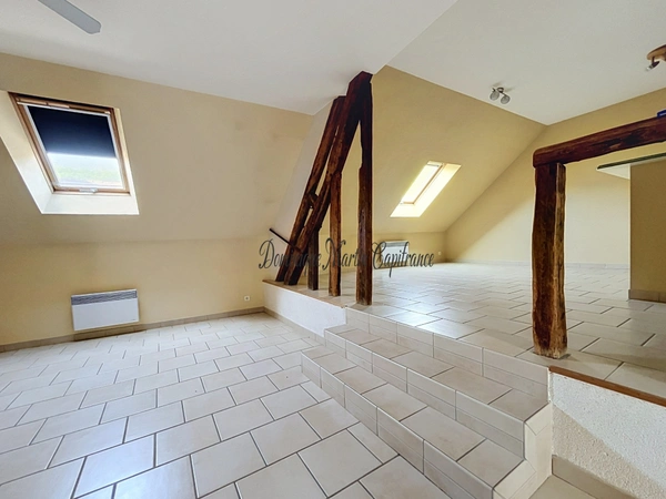 Immeuble à vendre LA CHARTRE-SUR-LE-LOIR (72)MMEUBLE DE RAPPORT – COMMERCE + 2 APPARTEMENTS 