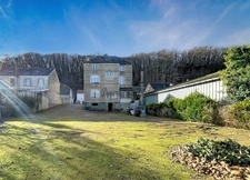A vendre, Immeuble de rapport, LA CHARTRE SUR LE LOIR (72)- 5 appartements - 2 studios- 4 caves- Parking terrain 662m²