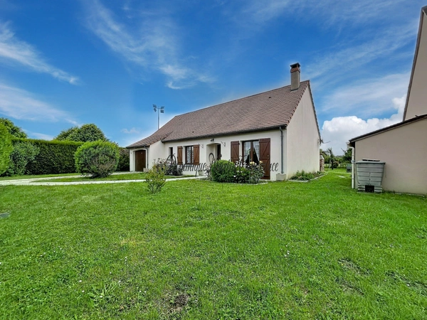 TREHET (41)-Maison de plain pied à vendre-86m²- 4 pièces - garage, terrasse, barbecue, jardin de 1025m²