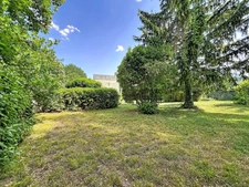 LA CHARTRE SUR LE LOIR (72) - Breathtaking view of the Loir river - Renovated family home with exceptional garden, 500m from the town centre