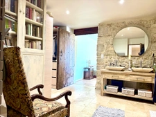 Entre Uzès et Nîmes – Mas de caractère 360 m², piscine, 1,7 ha et vignes  Maison à vendre 9 pièces  (30)