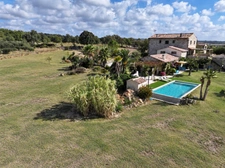 Entre Uzès et Nîmes – Mas de caractère 360 m², piscine, 1,7 ha et vignes  Maison à vendre 9 pièces  (30)