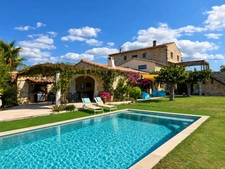 Entre Uzès et Nîmes – Mas de caractère 360 m², piscine, 1,7 ha et vignes  Maison à vendre 9 pièces  (30)