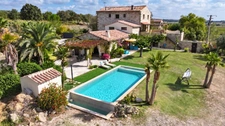 Entre Uzès et Nîmes – Mas de caractère 360 m², piscine, 1,7 ha et vignes  Maison à vendre 9 pièces  (30)