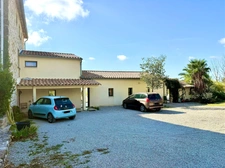 Entre Uzès et Nîmes – Mas de caractère 360 m², piscine, 1,7 ha et vignes  Maison à vendre 9 pièces  (30)