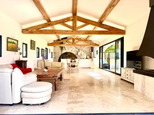 Entre Uzès et Nîmes – Mas de caractère 360 m², piscine, 1,7 ha et vignes  Maison à vendre 9 pièces  (30)