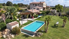 Entre Uzès et Nîmes – Mas de caractère 360 m², piscine, 1,7 ha et vignes  Maison à vendre 9 pièces  (30)