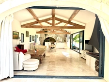 Entre Uzès et Nîmes – Mas de caractère 360 m², piscine, 1,7 ha et vignes  Maison à vendre 9 pièces  (30)