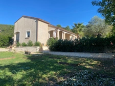  À vendre – Maison 5 pièces de plain-pied avec piscine – SAINT MARTIN DE VALGALGUES (30)