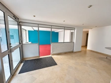 Bureaux / local commercial à vendre – Convention – Vitrine sur rue et 5 parkings