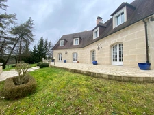  TROISSEREUX maison de 296 m² - Terrain de 6 000 m² 