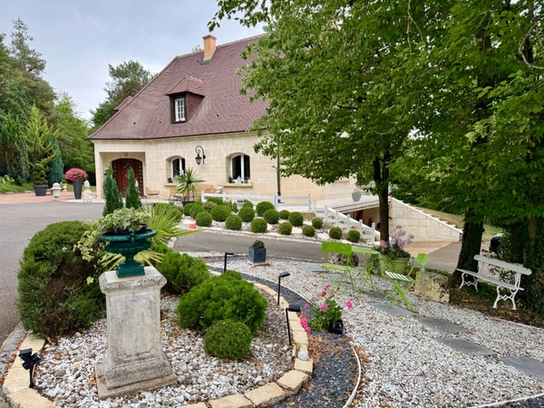  TROISSEREUX maison de 296 m² - Terrain de 6 000 m² 