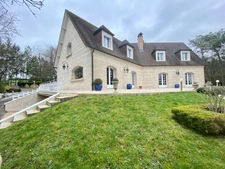  TROISSEREUX maison de 296 m² - Terrain de 6 000 m² 