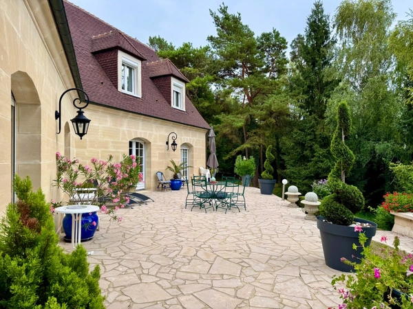  TROISSEREUX maison de 296 m² - Terrain de 6 000 m² 