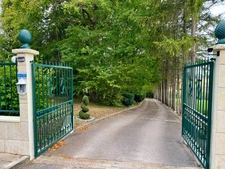  TROISSEREUX maison de 296 m² - Terrain de 6 000 m² 