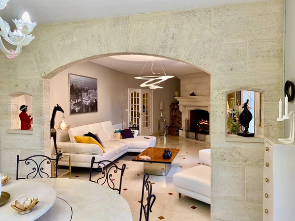  TROISSEREUX maison de 296 m² - Terrain de 6 000 m² 