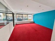 Bureaux / local commercial à vendre – Convention – Vitrine sur rue et 5 parkings