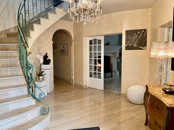 TROISSEREUX maison de 296 m² - Terrain de 6 000 m² 