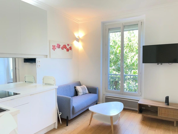 Studio meublé rénové à neuf, à l'esprit deux-pièces, proche du Canal Saint-Martin