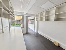 Bureaux / local commercial à vendre – Convention – Vitrine sur rue et 5 parkings