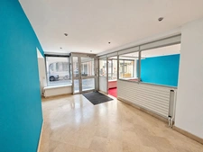 Bureaux / local commercial à vendre – Convention – Vitrine sur rue et 5 parkings