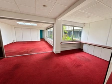 Bureaux / local commercial à vendre – Convention – Vitrine sur rue et 5 parkings