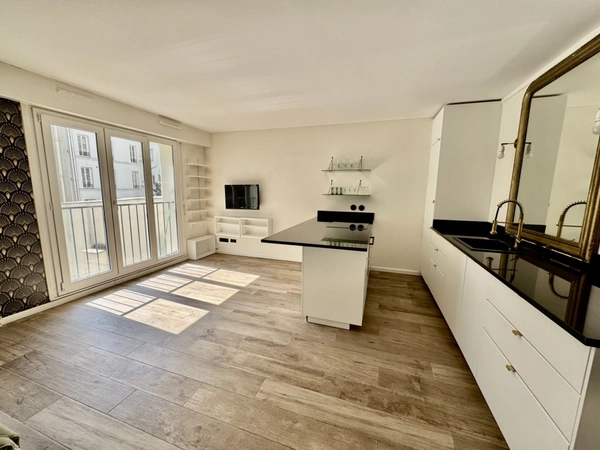Paris 19e – Laumière – Lumineux 2 pièces de 41 m² au calme sur jardin