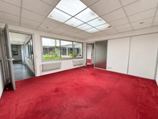 Bureaux / local commercial à vendre – Convention – Vitrine sur rue et 5 parkings