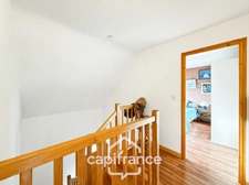 Spacieuse maison familiale en brique – 4 chambres, terrasse de 60 m² avec pergola – Proximité immédiate du centre de Noyal-Pontivy