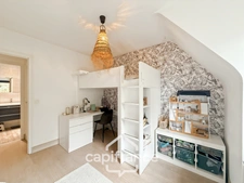 À VENDRE PONTIVY – Appartement rénové de plus de 73 m² au dernier étage, à 500 m du centre-ville