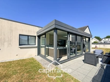 Maison contemporaine de plain-pied de 160 m² – 4 chambres – Véranda de 27 m² avec spa – Double garage – Carport – Noyal-Pontivy