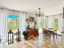 Spacieuse maison familiale en brique – 4 chambres, terrasse de 60 m² avec pergola – Proximité immédiate du centre de Noyal-Pontivy