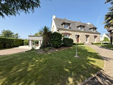 À vendre – Maison familiale lumineuse de 245 m² sur terrain clos de 1000 m², dans quartier résidentiel prisé de PONTIVY
