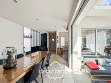Maison contemporaine de plain-pied de 160 m² – 4 chambres – Véranda de 27 m² avec spa – Double garage – Carport – Noyal-Pontivy