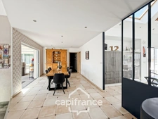 Maison contemporaine de plain-pied de 160 m² – 4 chambres – Véranda de 27 m² avec spa – Double garage – Carport – Noyal-Pontivy