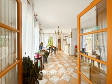 Spacieuse maison familiale en brique – 4 chambres, terrasse de 60 m² avec pergola – Proximité immédiate du centre de Noyal-Pontivy