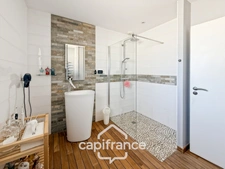 Maison contemporaine de plain-pied de 160 m² – 4 chambres – Véranda de 27 m² avec spa – Double garage – Carport – Noyal-Pontivy