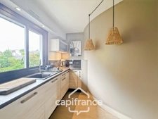 À VENDRE PONTIVY – Appartement rénové de plus de 73 m² au dernier étage, à 500 m du centre-ville