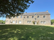 For Sale – Character Property with Bed and Breakfast Activity – Guern (56310)