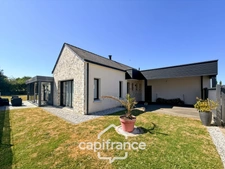 Maison contemporaine de plain-pied de 160 m² – 4 chambres – Véranda de 27 m² avec spa – Double garage – Carport – Noyal-Pontivy